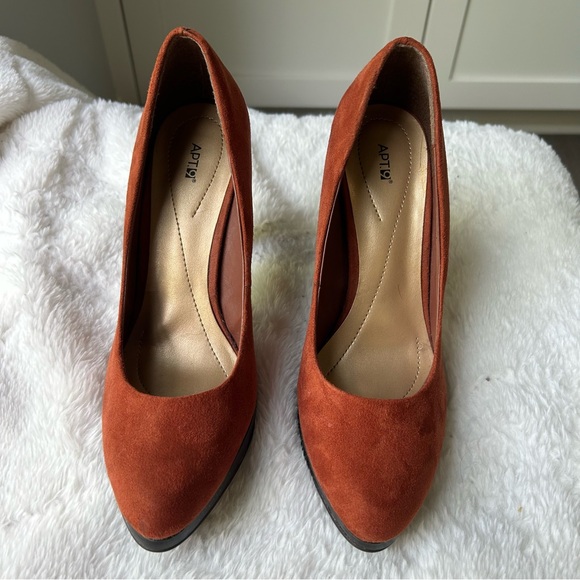 APT 9 Burnt Orange Suede Oval Toe Platform Pumps, Size 8 - Picture 5 of 12